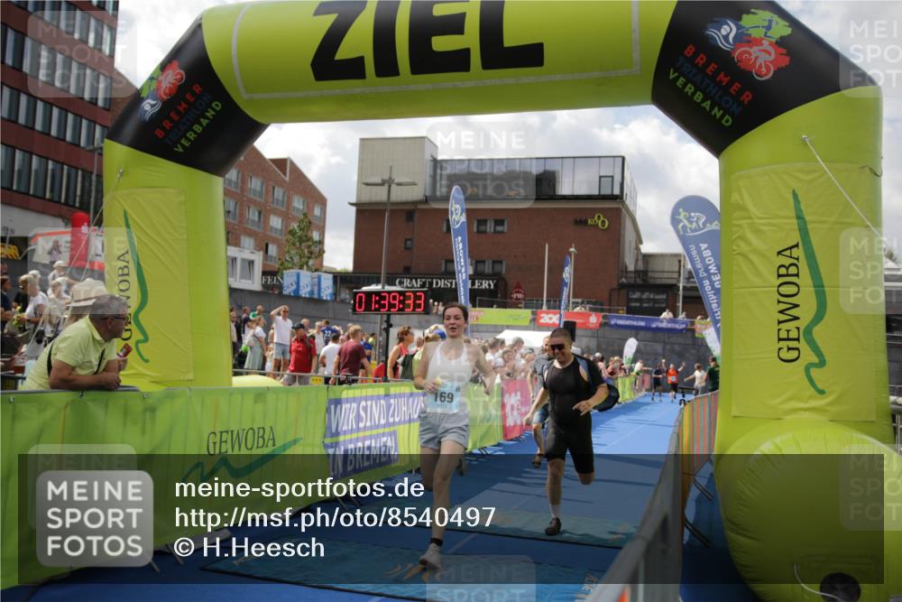 10.08.2025 - GEWOBA Citytriathlon Bremen H.Heesch http://msf.ph/oto/8540497 10.08.2025 11:43:10 Ziel 49, 169, 229, 354, 506 meine-sportfotos.de