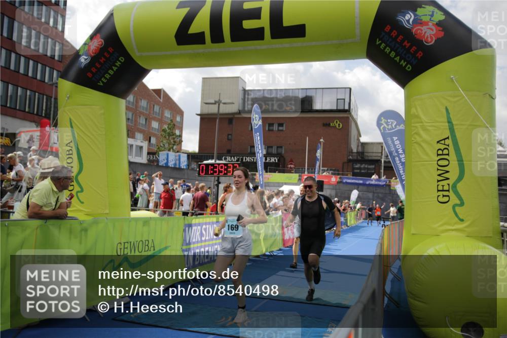 10.08.2025 - GEWOBA Citytriathlon Bremen H.Heesch http://msf.ph/oto/8540498 10.08.2025 11:43:10 Ziel 49, 169, 229, 354, 506 meine-sportfotos.de