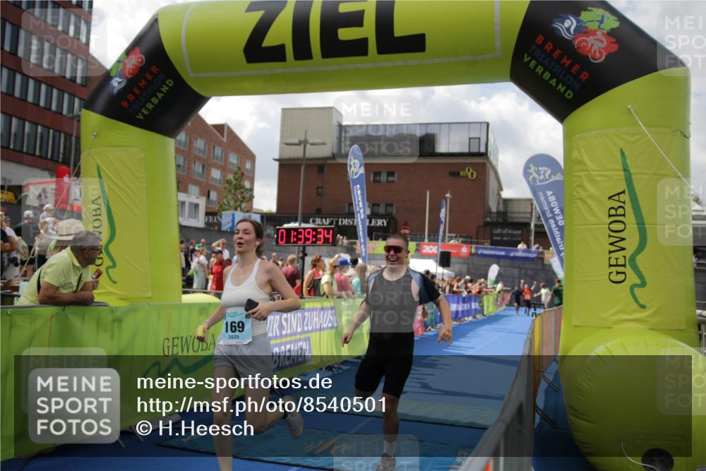 10.08.2025 - GEWOBA Citytriathlon Bremen H.Heesch http://msf.ph/oto/8540501 10.08.2025 11:43:11 Ziel 49, 169, 229, 354, 506 meine-sportfotos.de