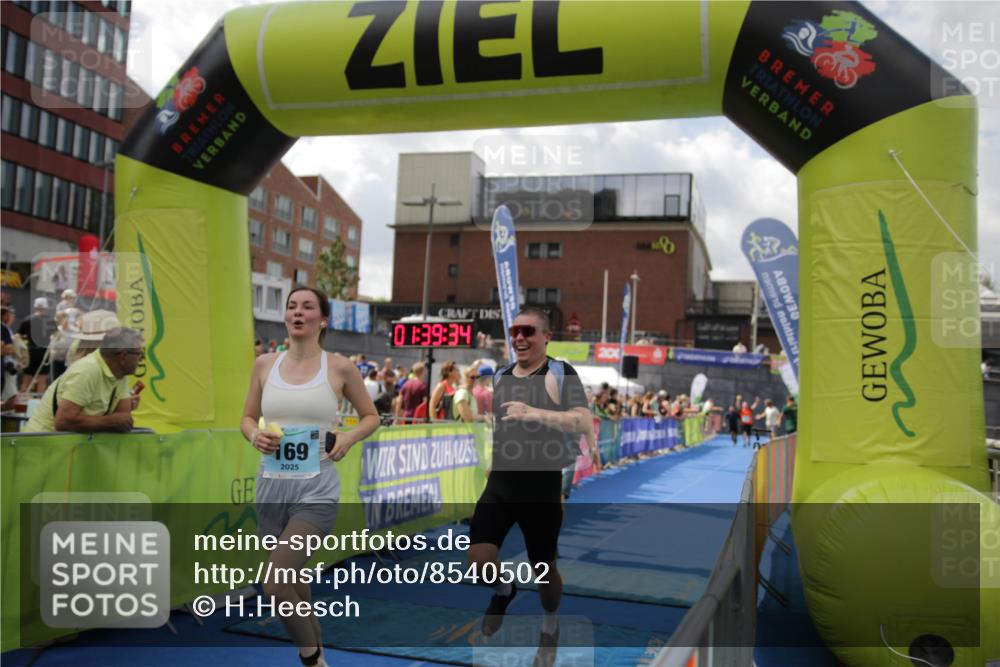 10.08.2025 - GEWOBA Citytriathlon Bremen H.Heesch http://msf.ph/oto/8540502 10.08.2025 11:43:11 Ziel 49, 169, 229, 354, 506 meine-sportfotos.de
