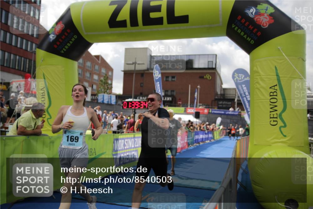 10.08.2025 - GEWOBA Citytriathlon Bremen H.Heesch http://msf.ph/oto/8540503 10.08.2025 11:43:11 Ziel 49, 169, 229, 354, 506 meine-sportfotos.de