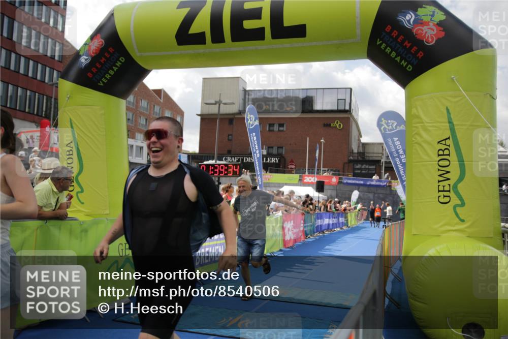 10.08.2025 - GEWOBA Citytriathlon Bremen H.Heesch http://msf.ph/oto/8540506 10.08.2025 11:43:11 Ziel 49, 169, 229, 354, 506 meine-sportfotos.de