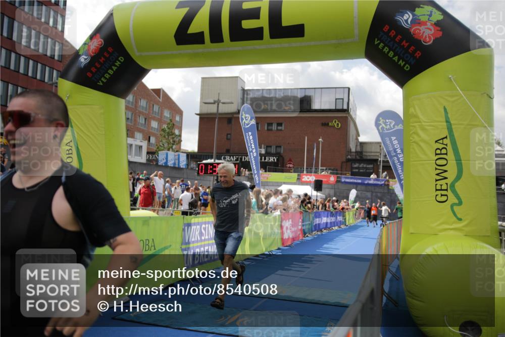 10.08.2025 - GEWOBA Citytriathlon Bremen H.Heesch http://msf.ph/oto/8540508 10.08.2025 11:43:11 Ziel 49, 169, 229, 354, 506 meine-sportfotos.de