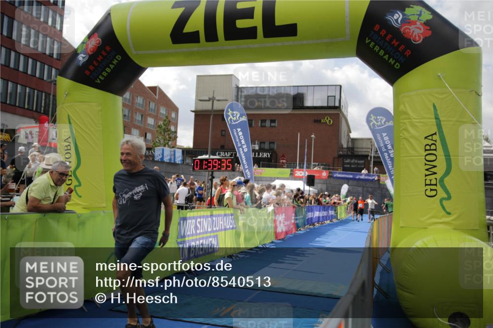 10.08.2025 - GEWOBA Citytriathlon Bremen H.Heesch http://msf.ph/oto/8540513 10.08.2025 11:43:12 Ziel 49, 169, 229, 354, 506 meine-sportfotos.de