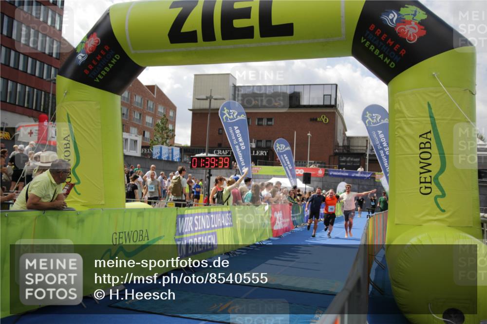 10.08.2025 - GEWOBA Citytriathlon Bremen H.Heesch http://msf.ph/oto/8540555 10.08.2025 11:43:16 Ziel 49, 169, 229 meine-sportfotos.de
