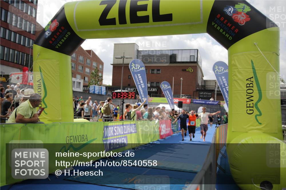 10.08.2025 - GEWOBA Citytriathlon Bremen H.Heesch http://msf.ph/oto/8540558 10.08.2025 11:43:16 Ziel 49, 169, 229 meine-sportfotos.de