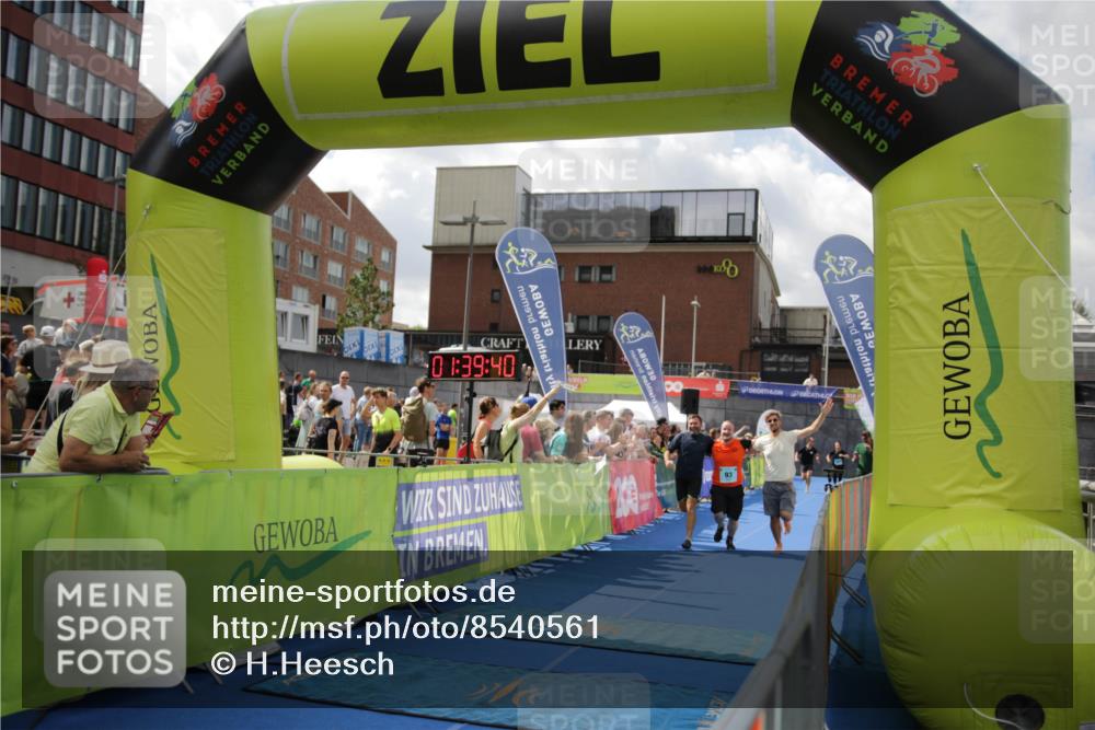 10.08.2025 - GEWOBA Citytriathlon Bremen H.Heesch http://msf.ph/oto/8540561 10.08.2025 11:43:17 Ziel 169, 229 meine-sportfotos.de