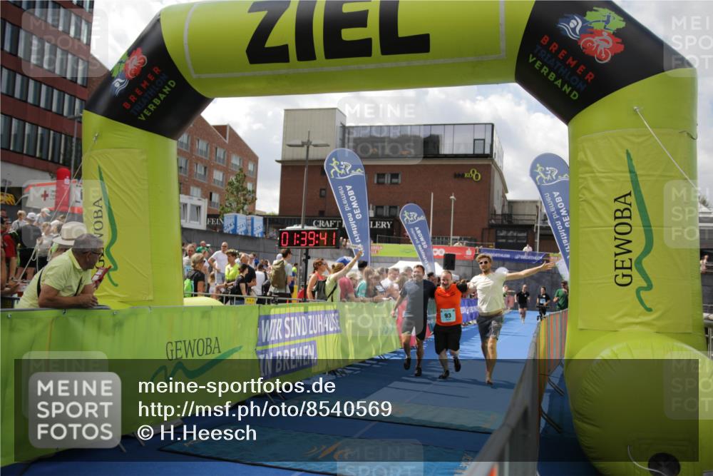 10.08.2025 - GEWOBA Citytriathlon Bremen H.Heesch http://msf.ph/oto/8540569 10.08.2025 11:43:18 Ziel 93, 169, 229 meine-sportfotos.de