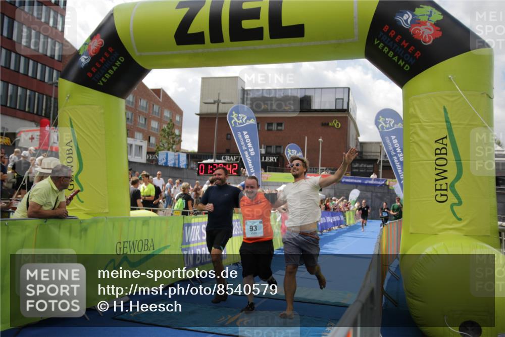 10.08.2025 - GEWOBA Citytriathlon Bremen H.Heesch http://msf.ph/oto/8540579 10.08.2025 11:43:19 Ziel 93, 169 meine-sportfotos.de
