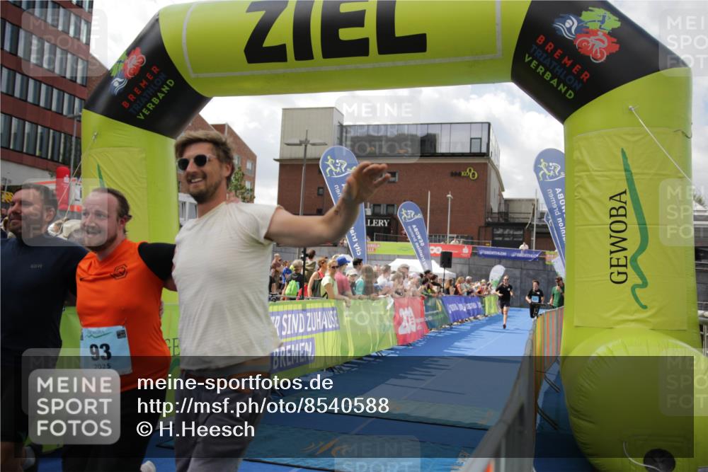 10.08.2025 - GEWOBA Citytriathlon Bremen H.Heesch http://msf.ph/oto/8540588 10.08.2025 11:43:20 Ziel 93, 169 meine-sportfotos.de