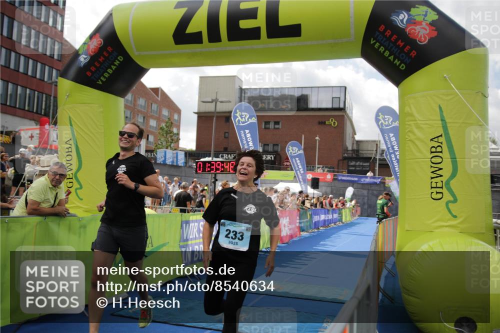 10.08.2025 - GEWOBA Citytriathlon Bremen H.Heesch http://msf.ph/oto/8540634 10.08.2025 11:43:25 Ziel 93, 233 meine-sportfotos.de
