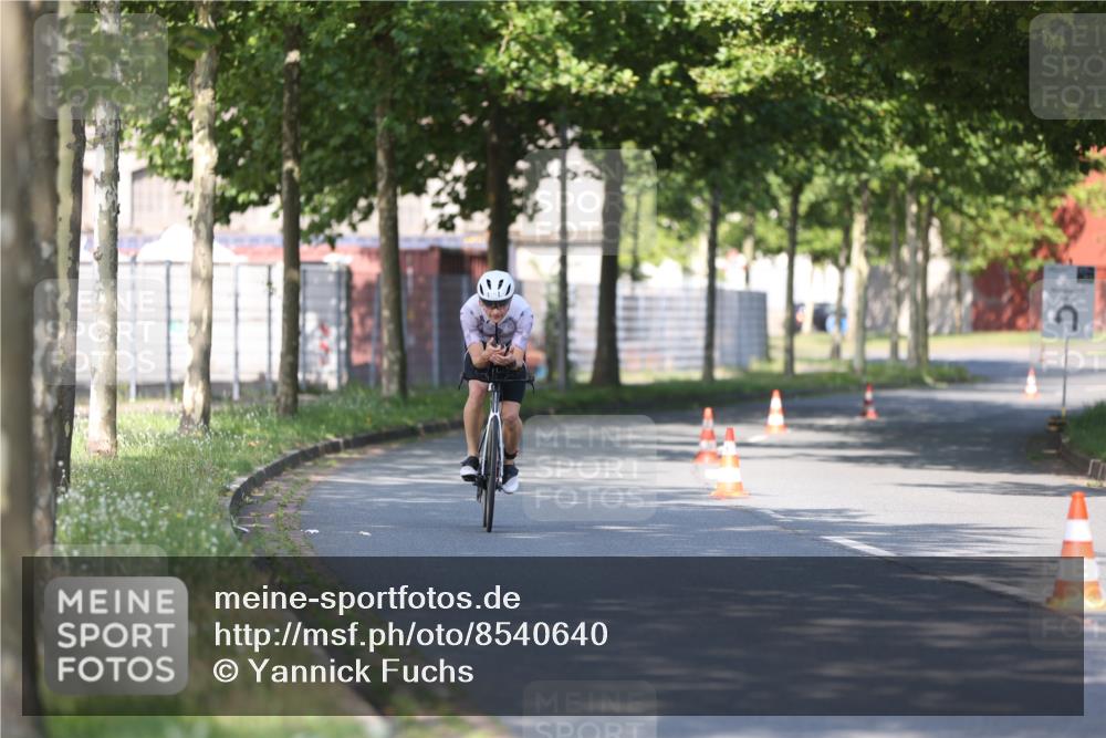 10.08.2025 - GEWOBA Citytriathlon Bremen Yannick Fuchs http://msf.ph/oto/8540640 10.08.2025 10:23:41 Radfahren 375, 391 meine-sportfotos.de