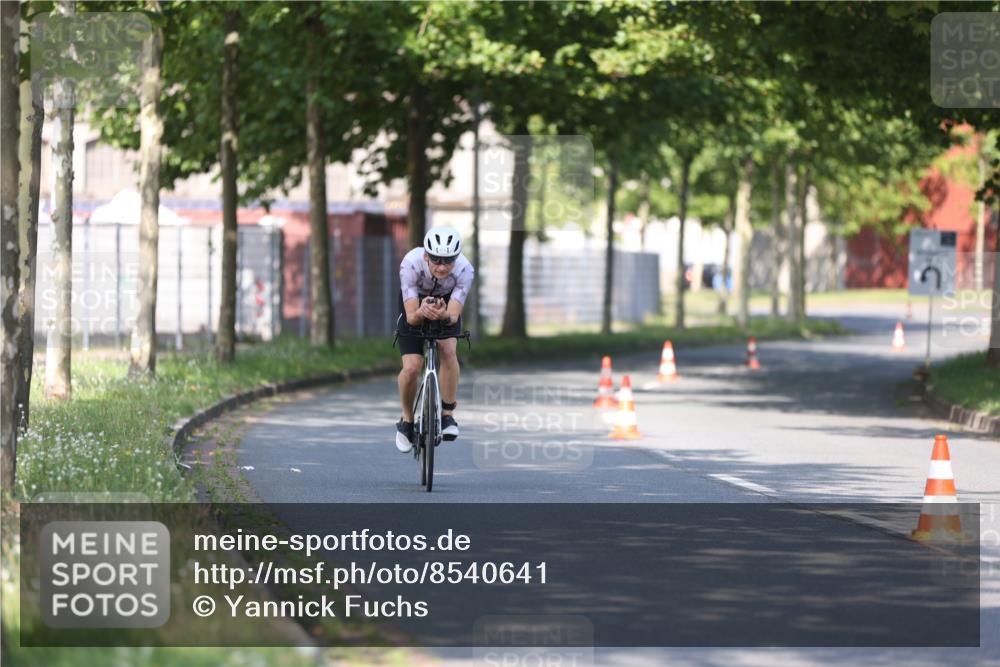 10.08.2025 - GEWOBA Citytriathlon Bremen Yannick Fuchs http://msf.ph/oto/8540641 10.08.2025 10:23:41 Radfahren 375, 391 meine-sportfotos.de