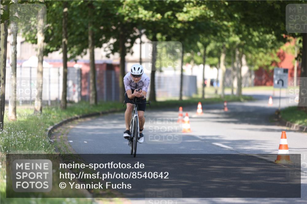 10.08.2025 - GEWOBA Citytriathlon Bremen Yannick Fuchs http://msf.ph/oto/8540642 10.08.2025 10:23:42 Radfahren 375, 391 meine-sportfotos.de