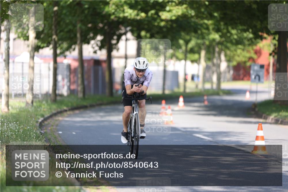 10.08.2025 - GEWOBA Citytriathlon Bremen Yannick Fuchs http://msf.ph/oto/8540643 10.08.2025 10:23:42 Radfahren 375, 391 meine-sportfotos.de