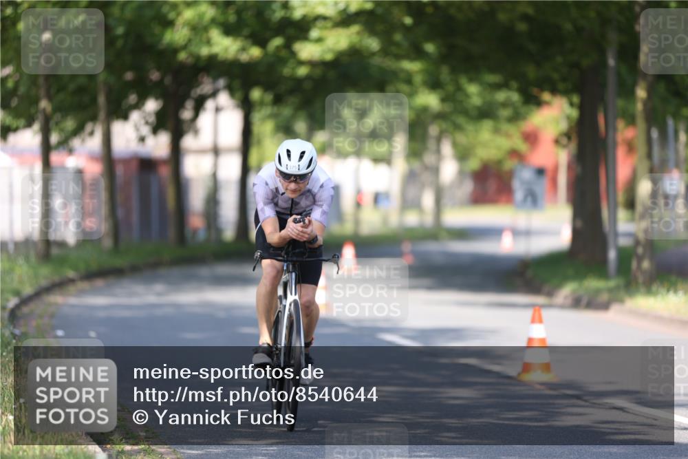 10.08.2025 - GEWOBA Citytriathlon Bremen Yannick Fuchs http://msf.ph/oto/8540644 10.08.2025 10:23:42 Radfahren 375, 391 meine-sportfotos.de