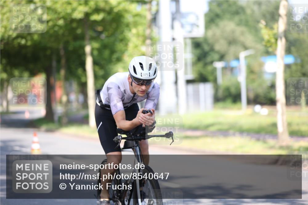10.08.2025 - GEWOBA Citytriathlon Bremen Yannick Fuchs http://msf.ph/oto/8540647 10.08.2025 10:23:43 Radfahren 375, 391 meine-sportfotos.de