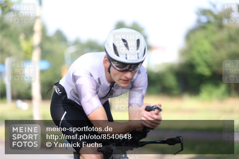 10.08.2025 - GEWOBA Citytriathlon Bremen Yannick Fuchs http://msf.ph/oto/8540648 10.08.2025 10:23:44 Radfahren 375, 391 meine-sportfotos.de