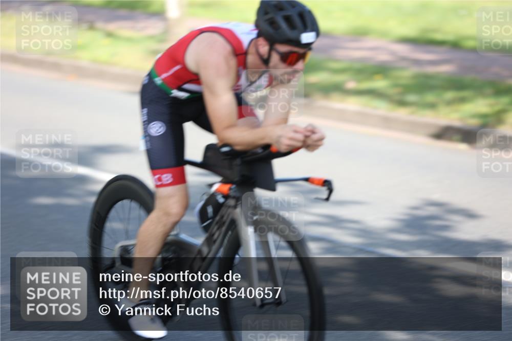 10.08.2025 - GEWOBA Citytriathlon Bremen Yannick Fuchs http://msf.ph/oto/8540657 10.08.2025 10:24:29 Radfahren 374, 398 meine-sportfotos.de
