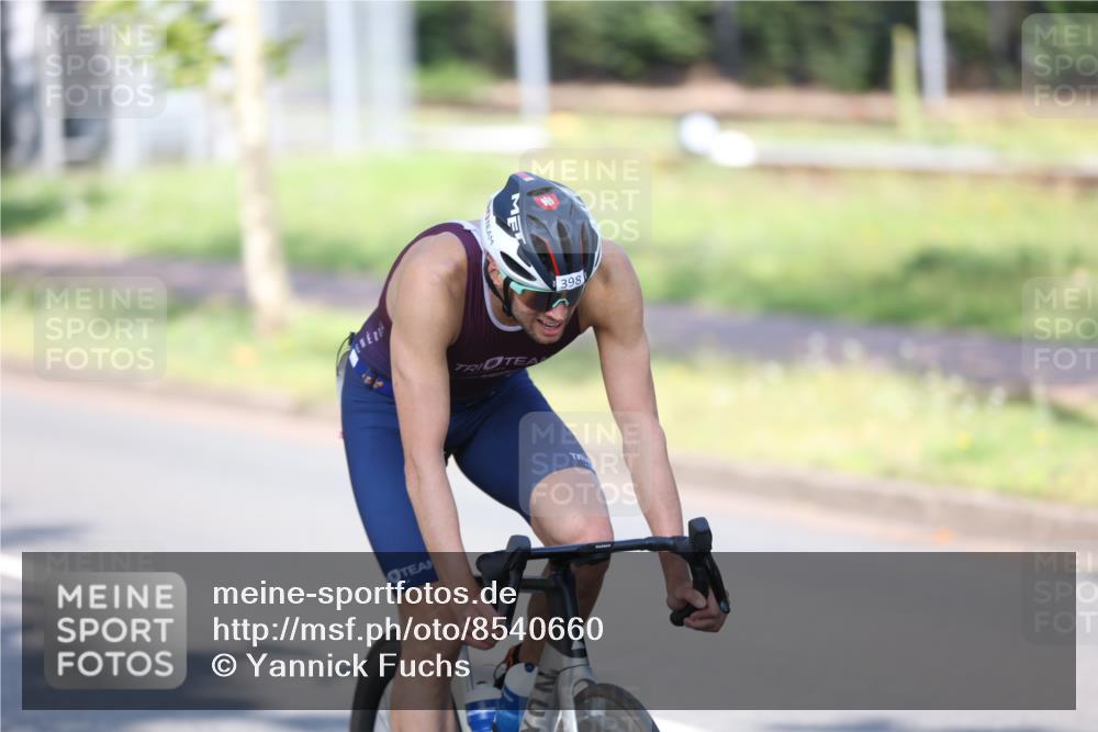 10.08.2025 - GEWOBA Citytriathlon Bremen Yannick Fuchs http://msf.ph/oto/8540660 10.08.2025 10:24:32 Radfahren 398 meine-sportfotos.de