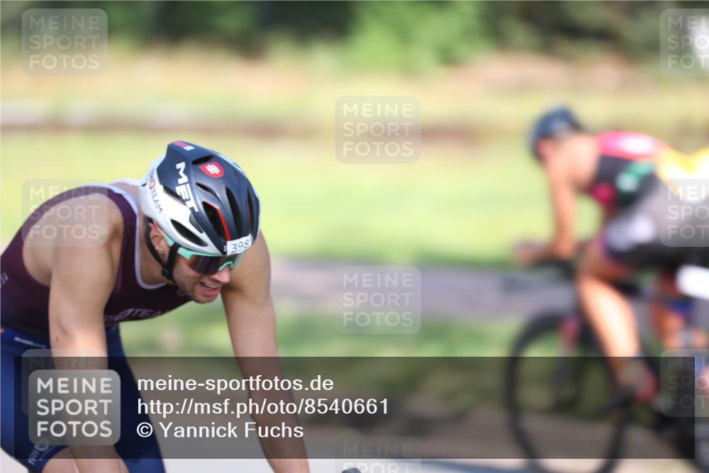10.08.2025 - GEWOBA Citytriathlon Bremen Yannick Fuchs http://msf.ph/oto/8540661 10.08.2025 10:24:32 Radfahren 398 meine-sportfotos.de