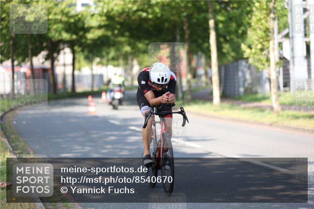 10.08.2025 - GEWOBA Citytriathlon Bremen Yannick Fuchs http://msf.ph/oto/8540670 10.08.2025 10:26:04 Radfahren 431, 507 meine-sportfotos.de