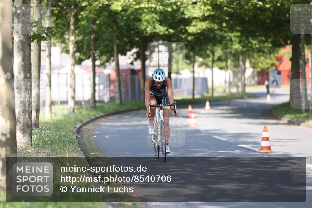 10.08.2025 - GEWOBA Citytriathlon Bremen Yannick Fuchs http://msf.ph/oto/8540706 10.08.2025 10:27:38 Radfahren 351, 422 meine-sportfotos.de