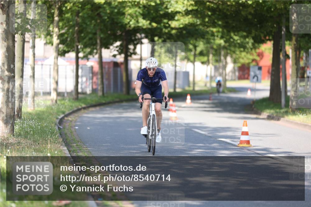 10.08.2025 - GEWOBA Citytriathlon Bremen Yannick Fuchs http://msf.ph/oto/8540714 10.08.2025 10:27:43 Radfahren 351, 422 meine-sportfotos.de