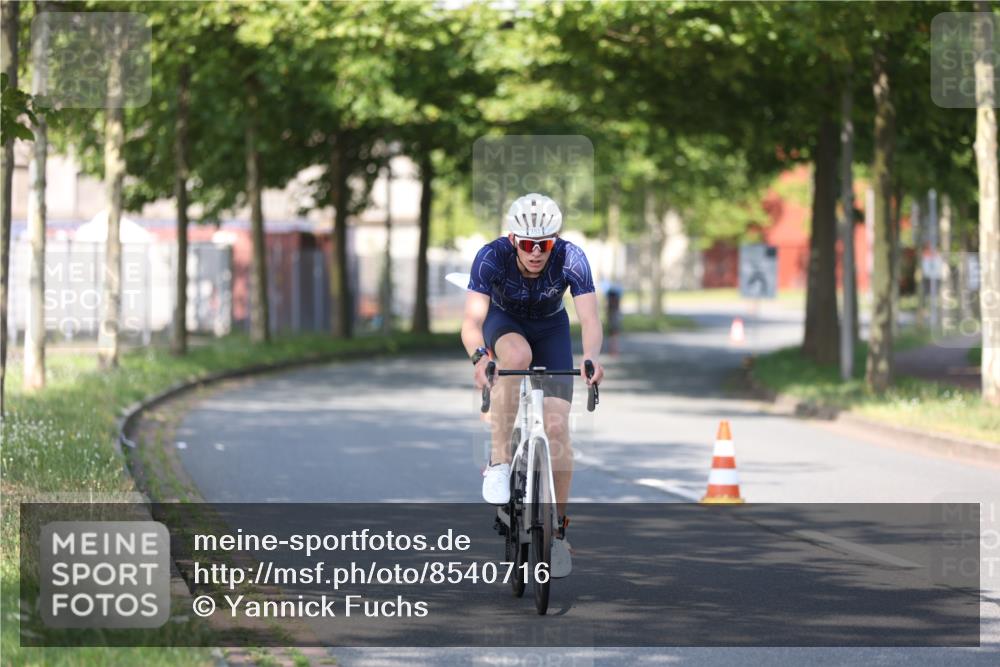 10.08.2025 - GEWOBA Citytriathlon Bremen Yannick Fuchs http://msf.ph/oto/8540716 10.08.2025 10:27:43 Radfahren 351, 422 meine-sportfotos.de