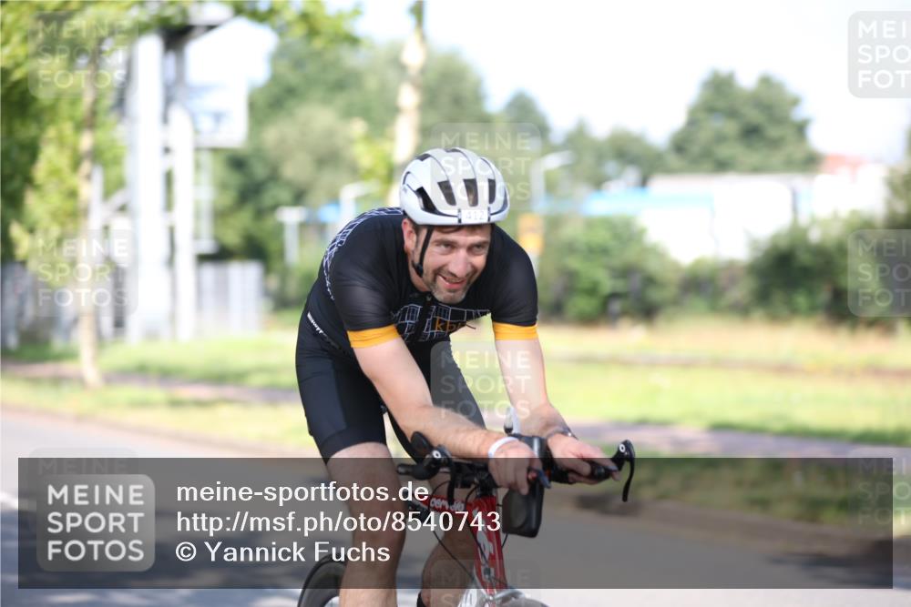 10.08.2025 - GEWOBA Citytriathlon Bremen Yannick Fuchs http://msf.ph/oto/8540743 10.08.2025 10:29:27 Radfahren 386, 509, 510 meine-sportfotos.de