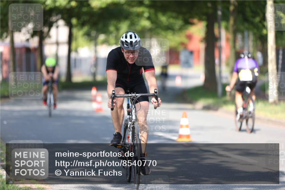 10.08.2025 - GEWOBA Citytriathlon Bremen Yannick Fuchs http://msf.ph/oto/8540770 10.08.2025 10:30:18 Radfahren 433, 441 meine-sportfotos.de