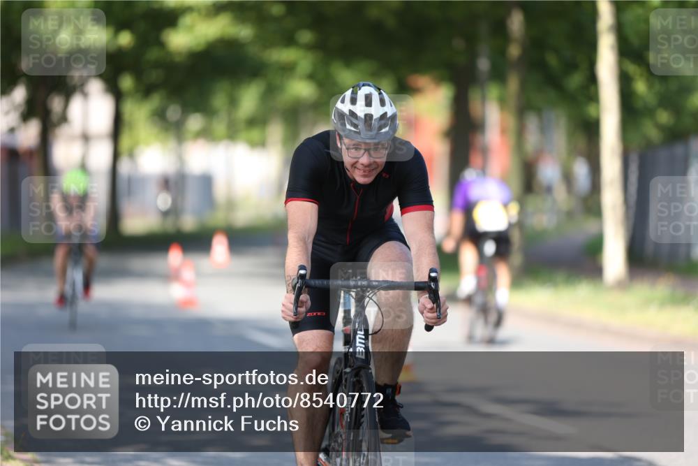 10.08.2025 - GEWOBA Citytriathlon Bremen Yannick Fuchs http://msf.ph/oto/8540772 10.08.2025 10:30:18 Radfahren 433, 441 meine-sportfotos.de