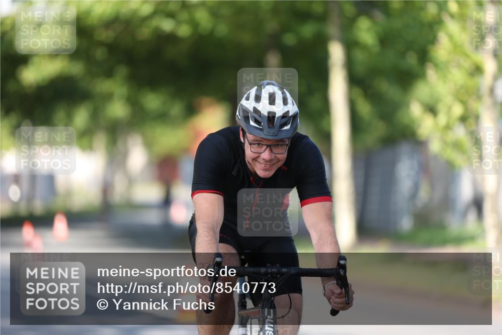 10.08.2025 - GEWOBA Citytriathlon Bremen Yannick Fuchs http://msf.ph/oto/8540773 10.08.2025 10:30:18 Radfahren 433, 441 meine-sportfotos.de