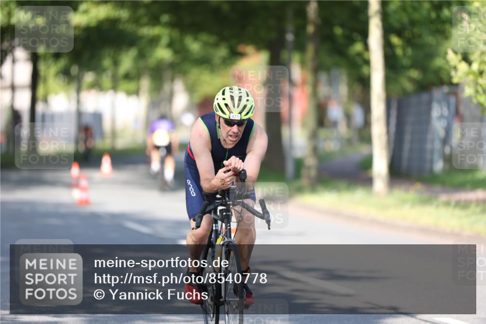 10.08.2025 - GEWOBA Citytriathlon Bremen Yannick Fuchs http://msf.ph/oto/8540778 10.08.2025 10:30:20 Radfahren 377, 433, 441 meine-sportfotos.de