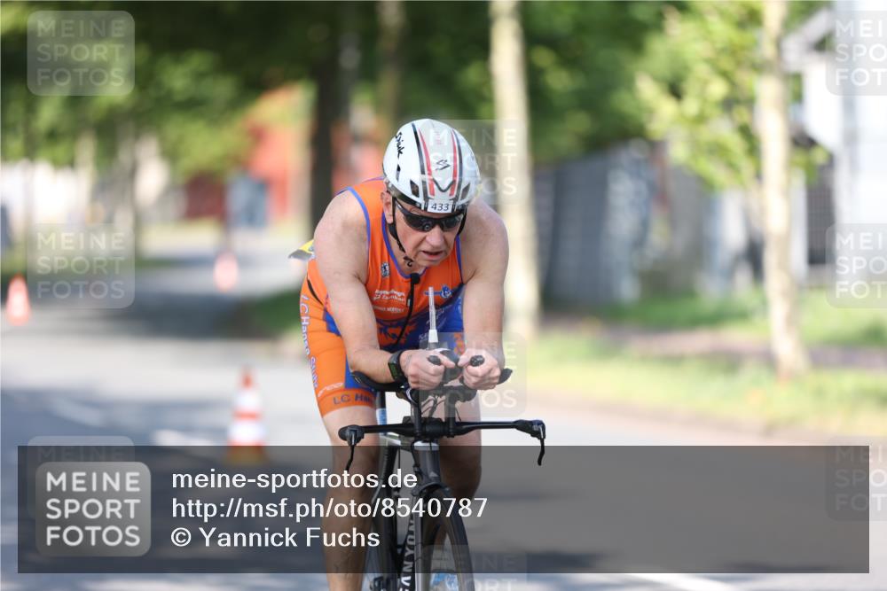 10.08.2025 - GEWOBA Citytriathlon Bremen Yannick Fuchs http://msf.ph/oto/8540787 10.08.2025 10:30:29 Radfahren 377, 441, 471 meine-sportfotos.de