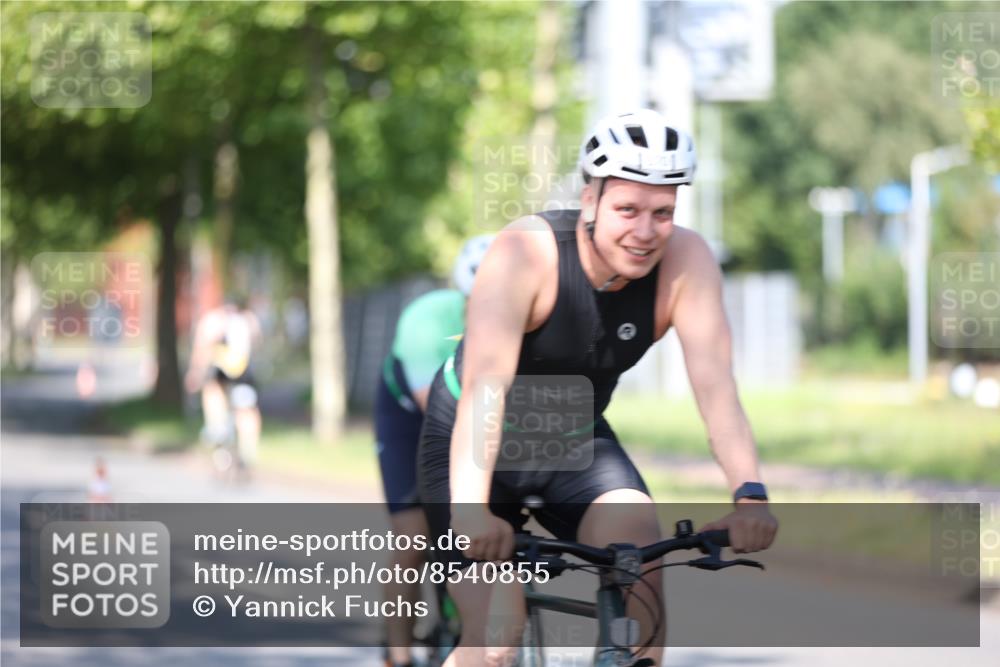 10.08.2025 - GEWOBA Citytriathlon Bremen Yannick Fuchs http://msf.ph/oto/8540855 10.08.2025 10:32:15 Radfahren 205, 354, 408, 508 meine-sportfotos.de
