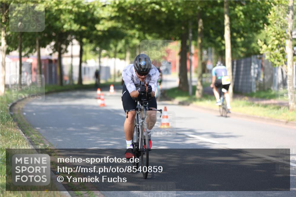 10.08.2025 - GEWOBA Citytriathlon Bremen Yannick Fuchs http://msf.ph/oto/8540859 10.08.2025 10:32:24 Radfahren 354, 406, 408, 426, 432, 473, 508 meine-sportfotos.de
