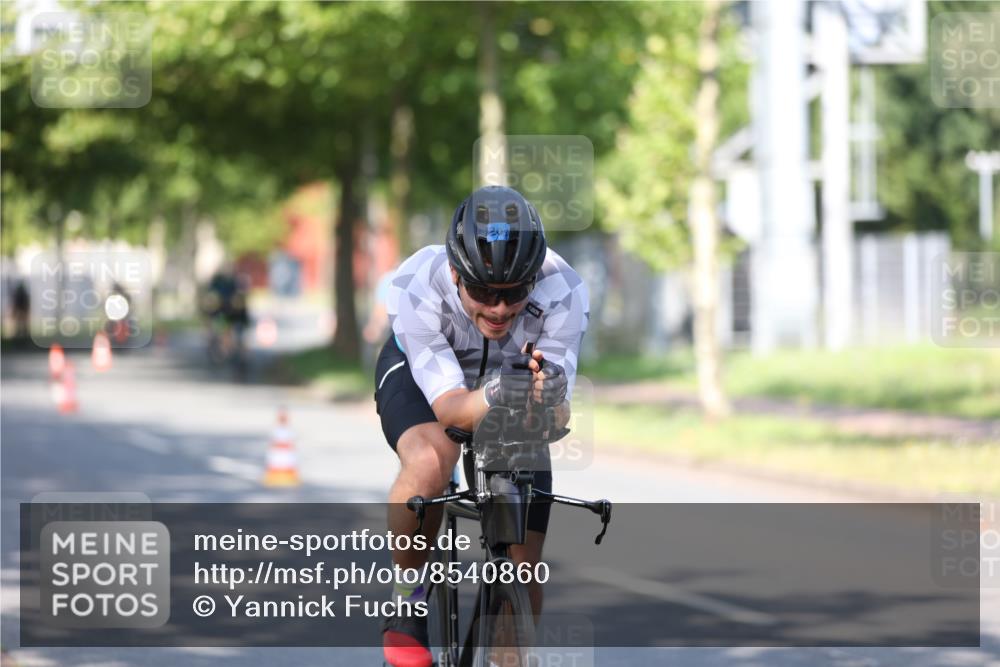 10.08.2025 - GEWOBA Citytriathlon Bremen Yannick Fuchs http://msf.ph/oto/8540860 10.08.2025 10:32:25 Radfahren 354, 406, 408, 426, 432, 473, 502, 508 meine-sportfotos.de