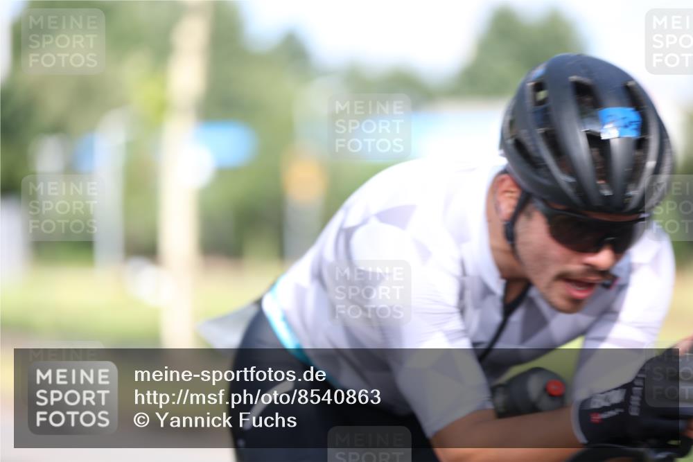 10.08.2025 - GEWOBA Citytriathlon Bremen Yannick Fuchs http://msf.ph/oto/8540863 10.08.2025 10:32:25 Radfahren 354, 406, 408, 426, 432, 473, 502, 508 meine-sportfotos.de