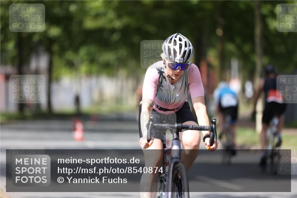 10.08.2025 - GEWOBA Citytriathlon Bremen Yannick Fuchs http://msf.ph/oto/8540874 10.08.2025 12:43:56 Radfahren 608, 907, 908, 954, 1012, 1036 meine-sportfotos.de