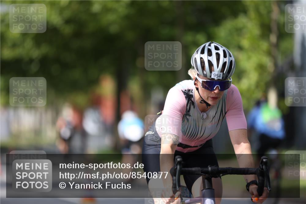 10.08.2025 - GEWOBA Citytriathlon Bremen Yannick Fuchs http://msf.ph/oto/8540877 10.08.2025 12:43:56 Radfahren 608, 907, 908, 954, 1012, 1036 meine-sportfotos.de