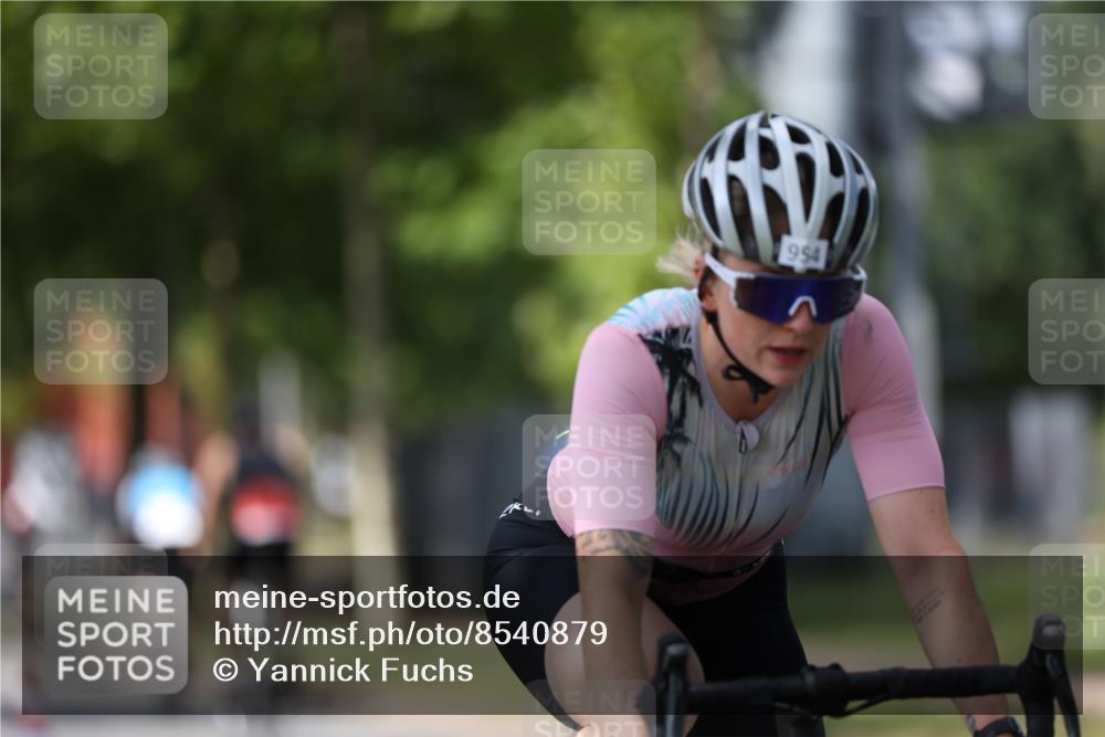 10.08.2025 - GEWOBA Citytriathlon Bremen Yannick Fuchs http://msf.ph/oto/8540879 10.08.2025 12:43:56 Radfahren 608, 907, 908, 954, 1012, 1036 meine-sportfotos.de