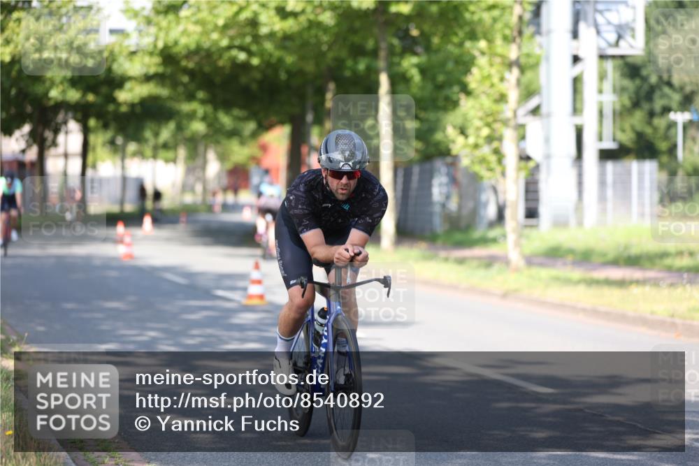 10.08.2025 - GEWOBA Citytriathlon Bremen Yannick Fuchs http://msf.ph/oto/8540892 10.08.2025 10:32:41 Radfahren 349, 371, 384, 406, 426, 432, 473, 483, 502 meine-sportfotos.de