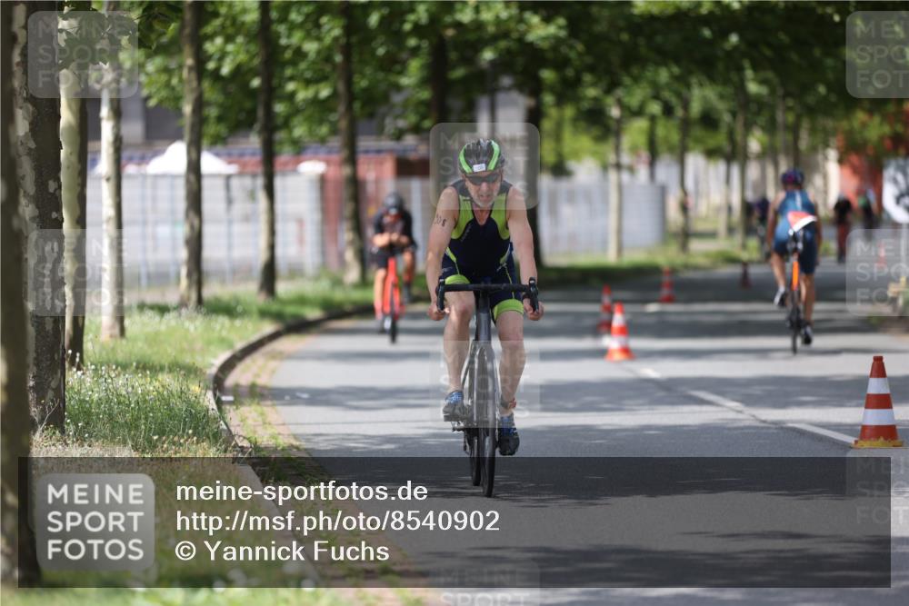 10.08.2025 - GEWOBA Citytriathlon Bremen Yannick Fuchs http://msf.ph/oto/8540902 10.08.2025 12:44:07 Radfahren 608, 661, 693, 703, 731, 908, 954, 1036 meine-sportfotos.de