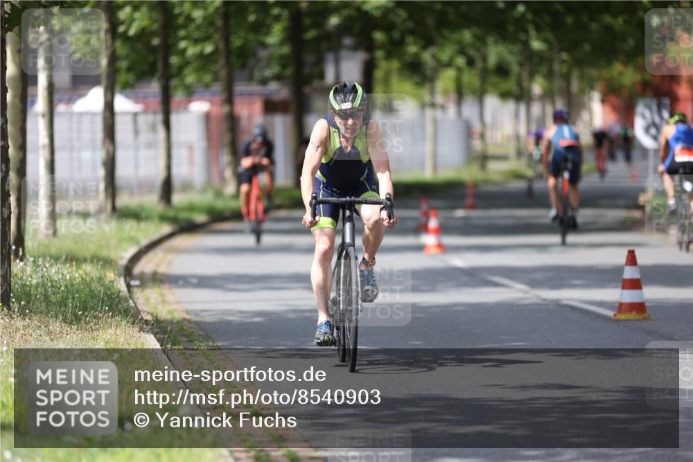 10.08.2025 - GEWOBA Citytriathlon Bremen Yannick Fuchs http://msf.ph/oto/8540903 10.08.2025 12:44:07 Radfahren 608, 661, 693, 703, 731, 908, 954, 1036 meine-sportfotos.de