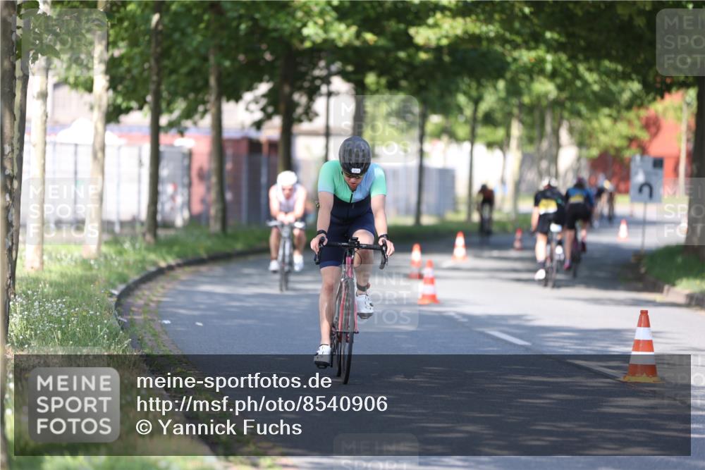 10.08.2025 - GEWOBA Citytriathlon Bremen Yannick Fuchs http://msf.ph/oto/8540906 10.08.2025 10:32:43 Radfahren 349, 371, 384, 406, 426, 432, 473, 483, 502 meine-sportfotos.de