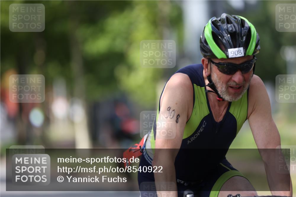 10.08.2025 - GEWOBA Citytriathlon Bremen Yannick Fuchs http://msf.ph/oto/8540922 10.08.2025 12:44:09 Radfahren 661, 693, 703, 713, 731, 746, 908, 1036 meine-sportfotos.de