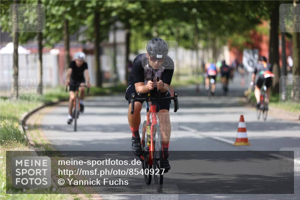 10.08.2025 - GEWOBA Citytriathlon Bremen Yannick Fuchs http://msf.ph/oto/8540927 10.08.2025 12:44:10 Radfahren 661, 693, 703, 713, 731, 746, 908, 1036 meine-sportfotos.de