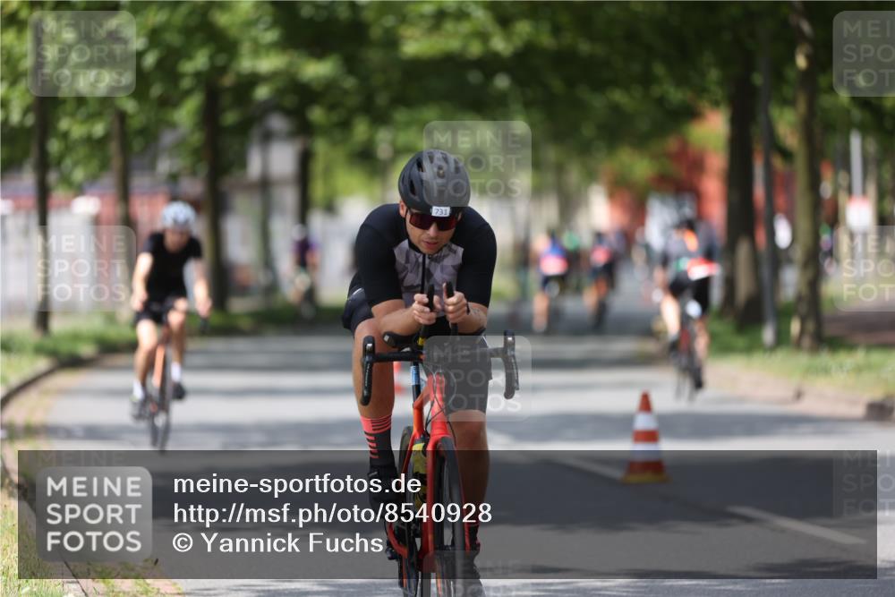 10.08.2025 - GEWOBA Citytriathlon Bremen Yannick Fuchs http://msf.ph/oto/8540928 10.08.2025 12:44:10 Radfahren 661, 693, 703, 713, 731, 746, 908, 1036 meine-sportfotos.de