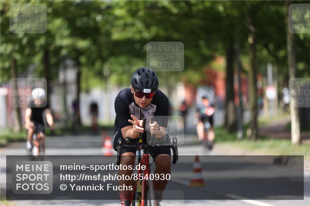 10.08.2025 - GEWOBA Citytriathlon Bremen Yannick Fuchs http://msf.ph/oto/8540930 10.08.2025 12:44:11 Radfahren 661, 669, 693, 703, 713, 731, 746, 908, 965, 1036 meine-sportfotos.de